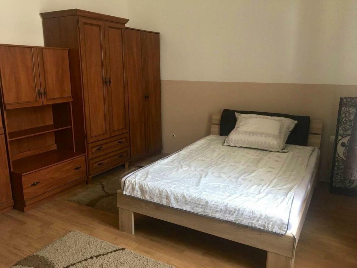 Ház Saját Udvarral A Történelmi Belvárosban